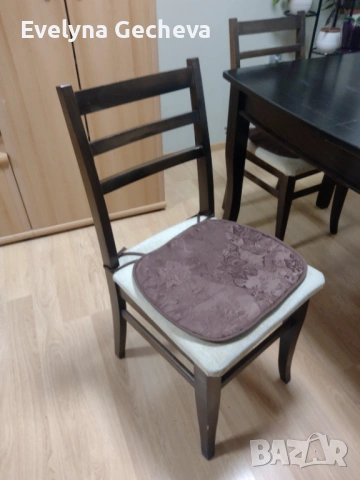 Трапезна маса с 4 стола, снимка 3 - Маси - 53287765