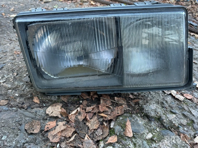 Десен фар Mercedes 190 W201 Hella 127094-00 127092-00