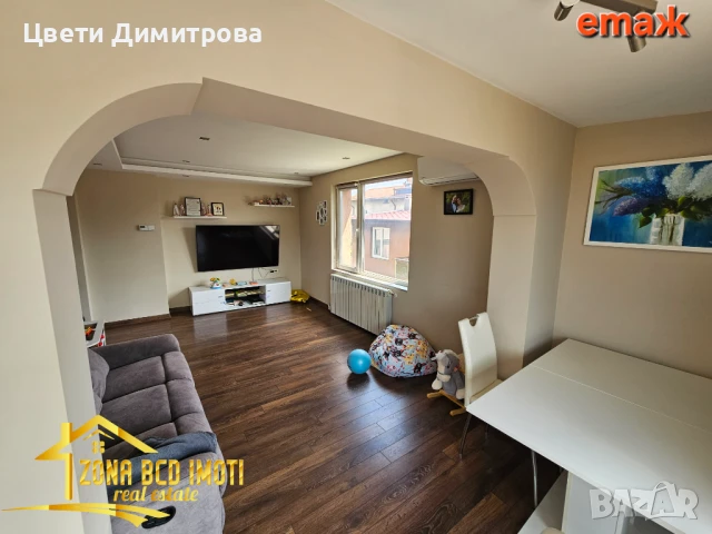 Продавам две двуетажни къщи+етаж от къща-обзаведени, снимка 15 - Къщи - 50560556