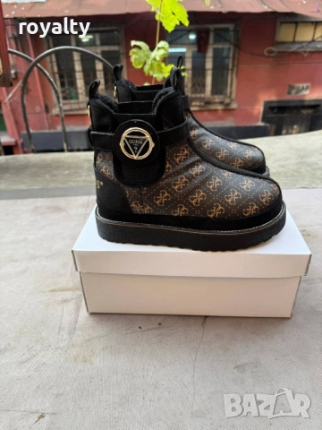 НА ЕДРО Guess Дамски Боти 10 бр Серия 