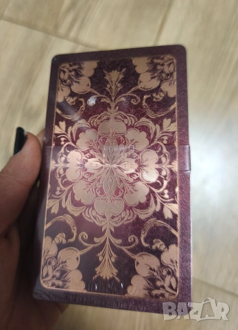 Неотваряни розови таро карти от блестящ материал, комолект с книжка, снимка 2 - Карти за игра - 53084358