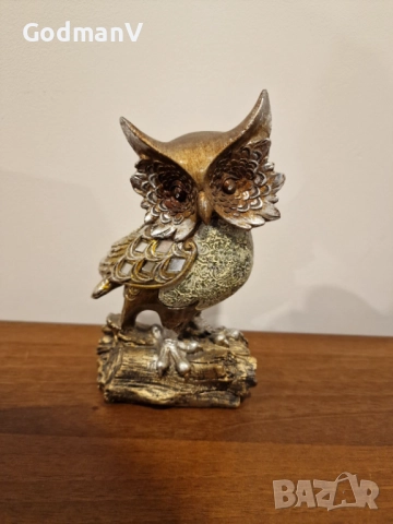 Декоративна статуетка „Бухал на дървено трупче“