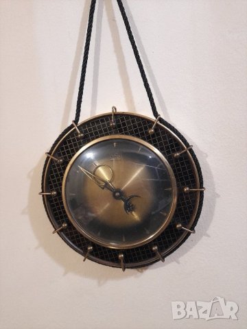 Стар стенен часовник 
