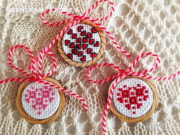 Ръчно бродирани мартеници и колиета - част 2, снимка 11 - Арт сувенири - 44269317