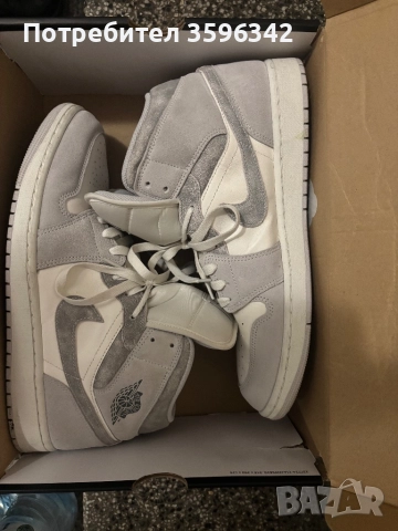 Nike Air Jordan 1 Mid SE, снимка 4 - Маратонки - 52497605