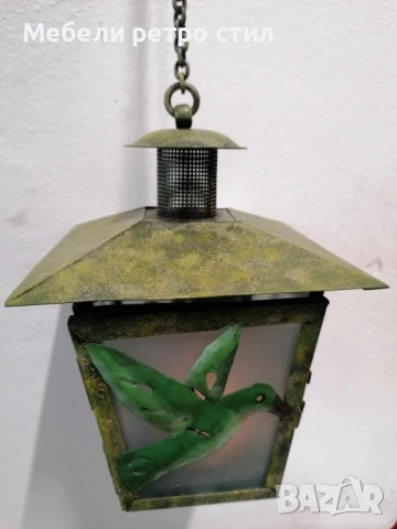 Оригинален декоративен фенер с метална конструкция и стъклени панели, ръчно рисувани с мотив колибри, снимка 2 - Декорация за дома - 53259357