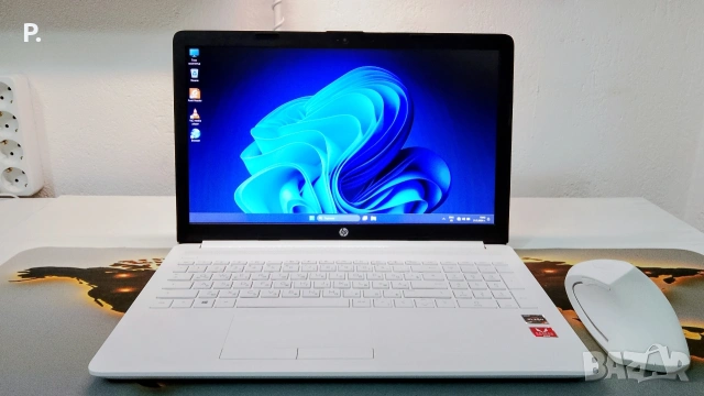 Бял лаптоп HP, с чанта, отличен! 