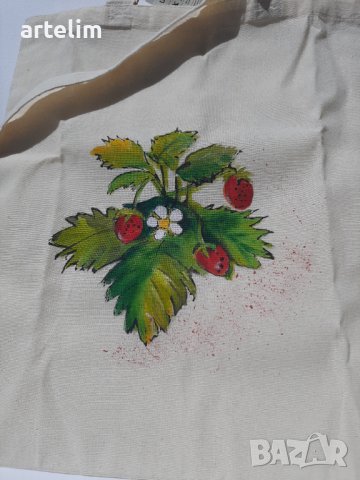 Ръчно рисувана торбичка "Ягоди ", снимка 4 - Чанти - 36939381