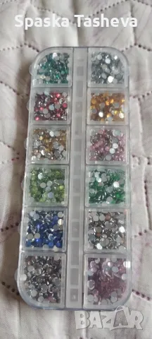 Палитра диамантени камъчета 