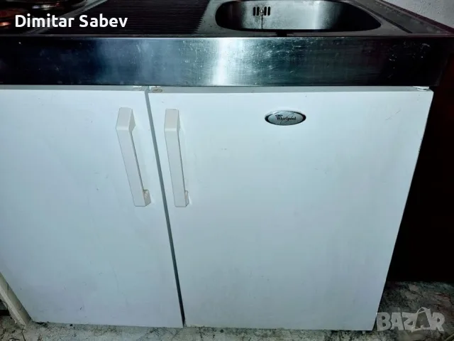 Мини кухня Whirlpool- Хладилник, мивка, котлони и шкаф , снимка 3 - Обзавеждане на кухня - 55852859