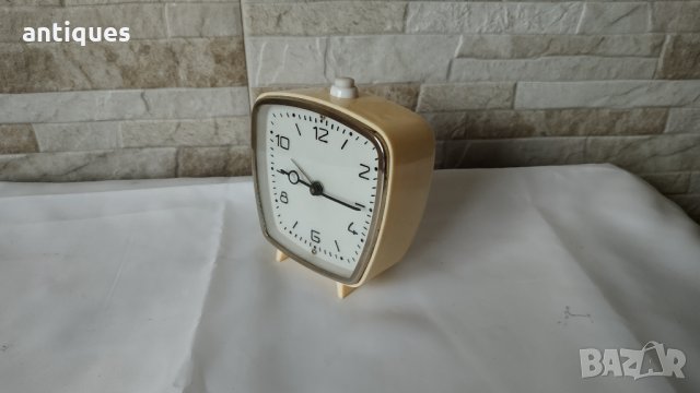 Стар часовник / будилник -Victoria 4 Rubine -Made in Romania - 1970г., снимка 4 - Антикварни и старинни предмети - 34454229