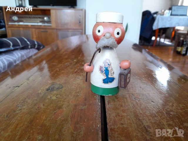 Стара дървена фигурка #6