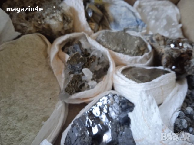 Sale, Кутия с минерали от България,естествени кристали и камъни, за колекционери геолози любители, , снимка 5 - Колекции - 51854546