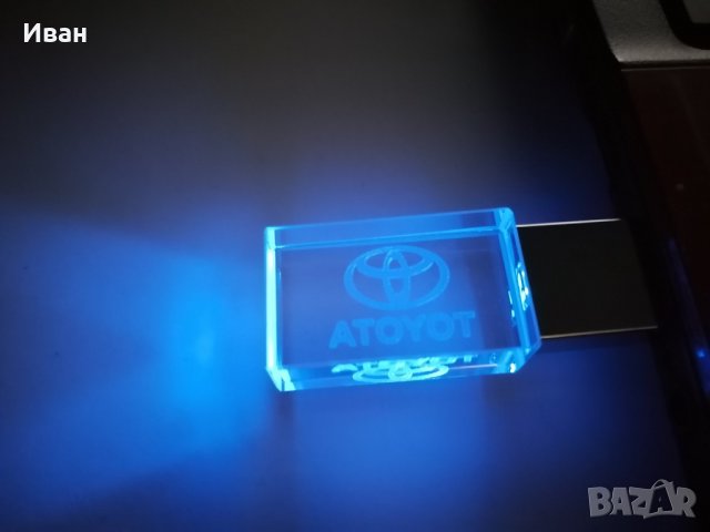 Светеща УСБ USB flash флаш памет стъкло с емблема на марка кола автомобил джип мотор + Подарък, снимка 2 - Аксесоари и консумативи - 30592696