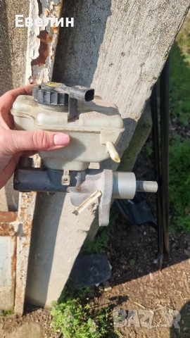 казанче за спирачна течност VW Touran 2006г, снимка 3 - Части - 54090833