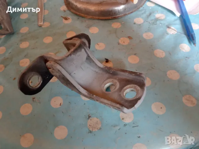 Панта Врата Горна Предна Дясна За Тойота Карина 1995г / Toyota Carina 1995y