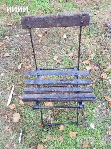 Стар сгъваем стол