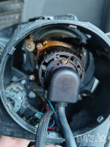 Продавам ОРИГИНАЛНИ GTI / R32 фарове (НАПЪЛНО ОБОРУДВАНИ) 
за голф 5, джета, кади, голф плюс, сеат, снимка 9 - Части - 50209995