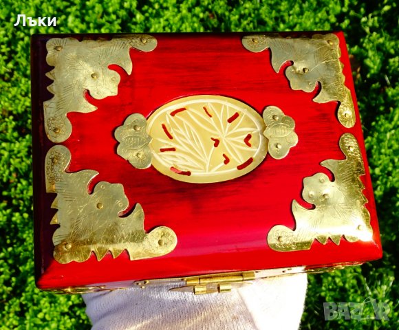 Луксозна кутия за бижута с нефрит и месингов обков. , снимка 3 - Антикварни и старинни предмети - 30563569