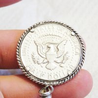 Медальон - сребърен американски долар, HALF DOLLAR - 1964 г. с лика на Кенеди и сребърен обков, снимка 6 - Колиета, медальони, синджири - 29630344