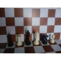Шахматни фигури средно утежнени.  Височина на царя 95,5мм, диаметър на основата 35 мм., снимка 2 - Шах и табла - 37863618