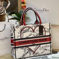 Дамски чанти Christian Dior , снимка 1 - Чанти - 37131549