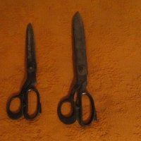 Шивашки инструменти и принадлежности-за кроене,шиене,гладене, мерене и рязане-антикварни, снимка 1 - Антикварни и старинни предмети - 31582951