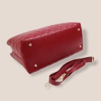 Стилна дамска чанта от естествена кожа в червено, снимка 3 - Чанти - 32880835