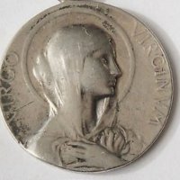 Сребърна брошка Дева Мария, снимка 1 - Антикварни и старинни предмети - 38475323