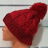 Нова дамска зимна червена шапка с пух/помпон, снимка 8 - Шапки - 31692242