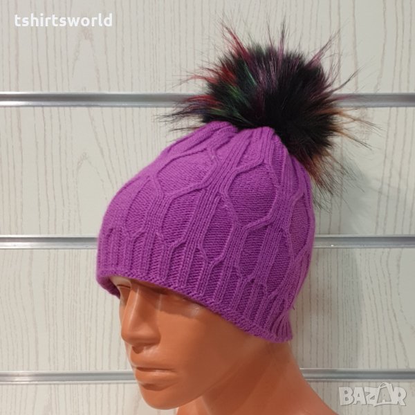 Нова зимна дамска лилава шапка с шарен помпон/пух, снимка 1