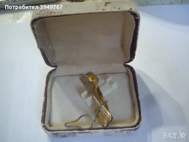 Стара позлатена игла за вратовръзка., снимка 1