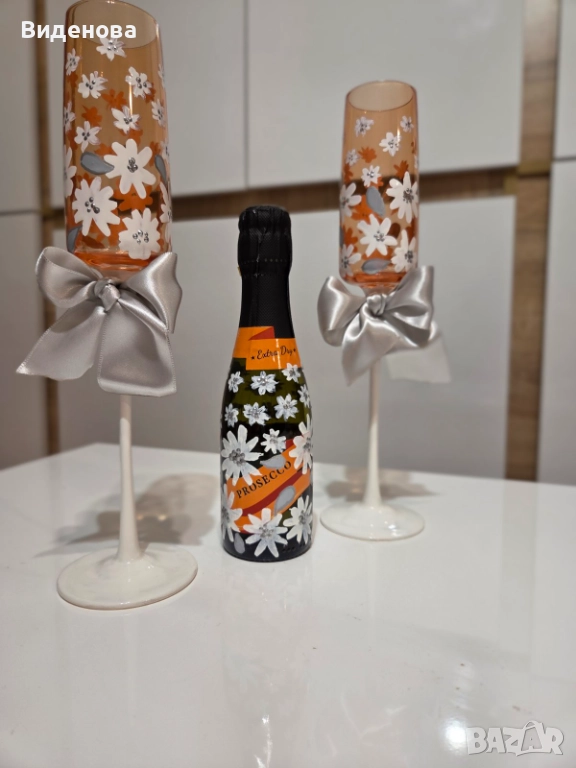 Продавам ръчно рисуван комлект шампанско и две чаши, снимка 1