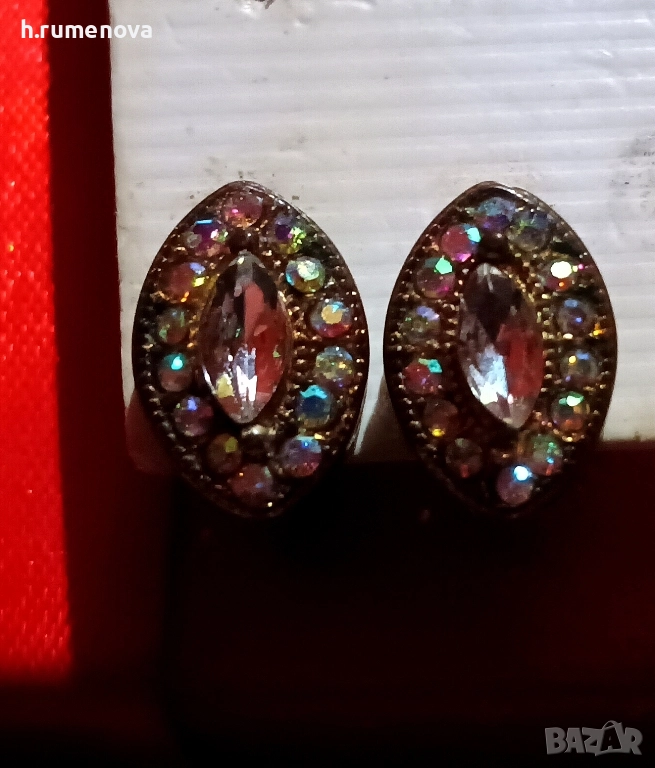 Елегантни обеци с кристали и централен камък – блестящ акцент към всяка визия, снимка 1