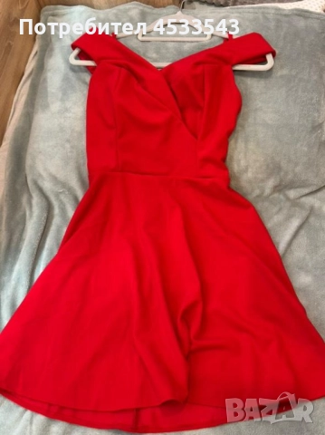 Къса червена рокля