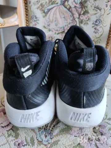 маратонки Nike Team Hustle D9, снимка 4 - Маратонки - 47959509