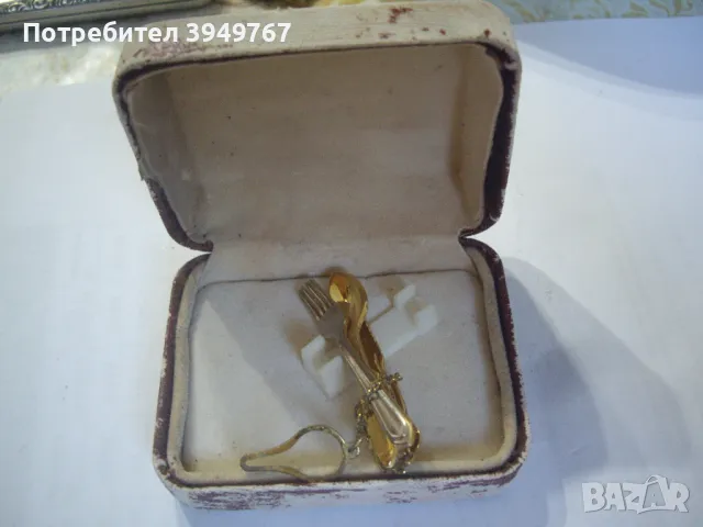 Стара позлатена игла за вратовръзка.