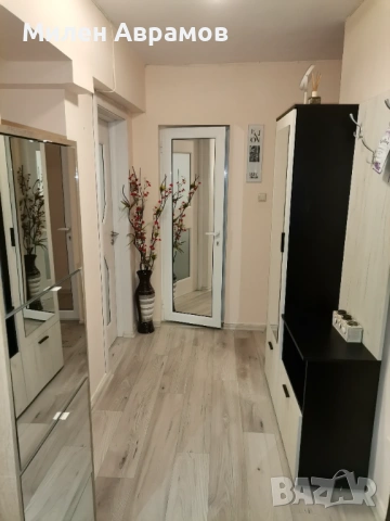 Давам под наем 470евро.Тристаен напълно обзавден Варна, широк център. 