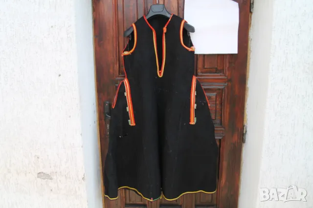 Стар вълнен сукман 