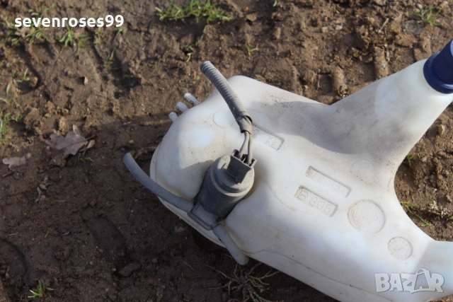 Казанче чистачки с помпичка Фиат Пунто 2 2001 1.2i 60 Fiat Punto 2  2/3врати, снимка 2 - Части - 53194146