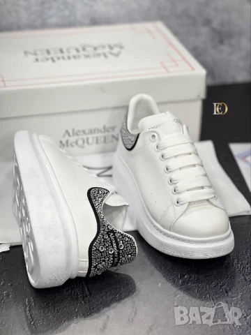 дамски маратонки Alexander Mcqueen , снимка 9 - Маратонки - 51117385