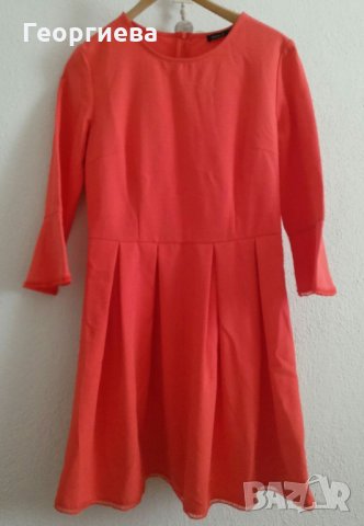 Нежна рокля в наситено коралов цвят, снимка 1 - Рокли - 30064550