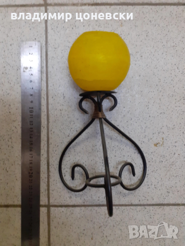 Свещник със свещ от ковано желязо