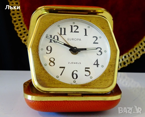 Механичен настолен часовник будилник,рубини,кожа. 