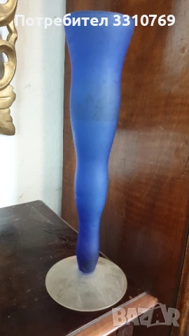 Висока стъклена ваза на столче. , снимка 1