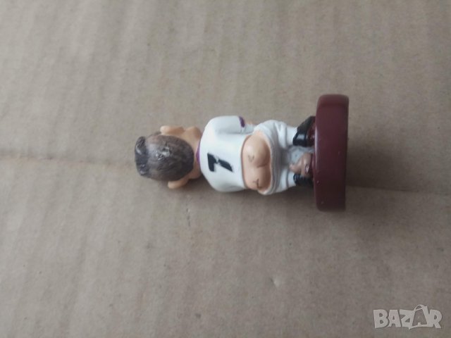 Продавам фигурка на Роналдо, снимка 4 - Други ценни предмети - 29999409