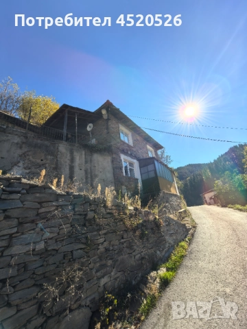 Двуетажна каменна къща 