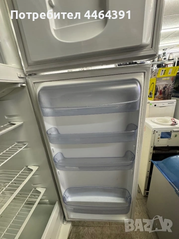 Хладилник с фризер indesit , снимка 5 - Хладилници - 53926211