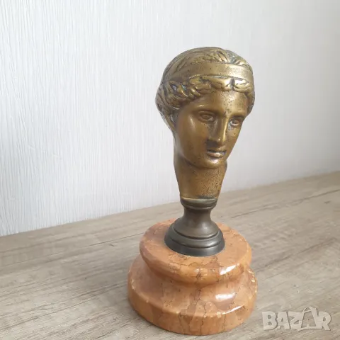Стара бронзова пластика на жена върху мрамор, снимка 3 - Антикварни и старинни предмети - 48625301