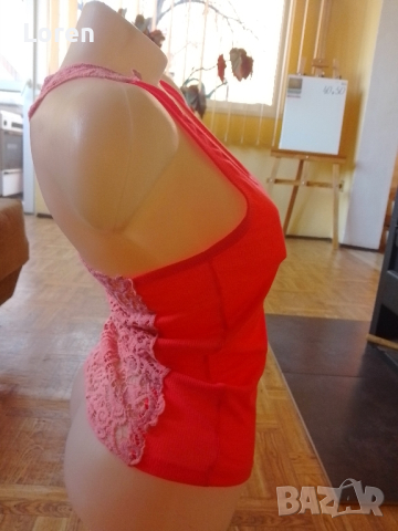 Потник в неоново розов цвят с дантела на гърба, снимка 2 - Потници - 44518329